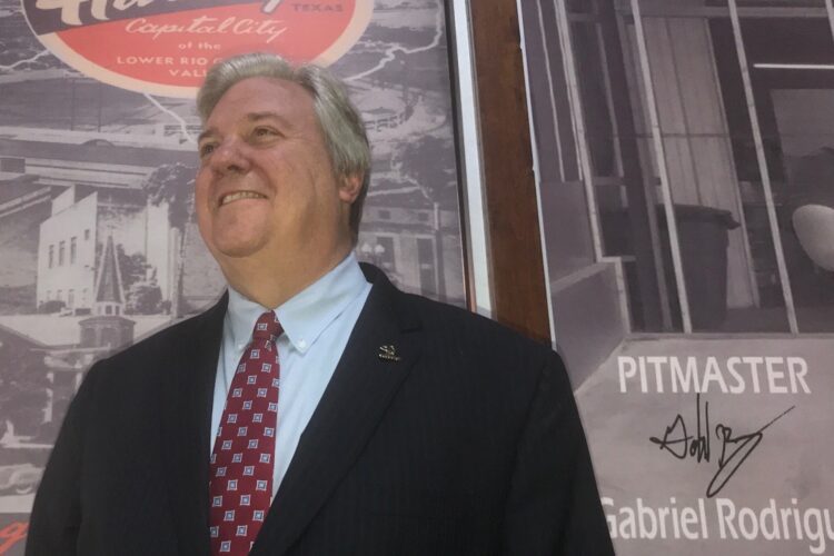 Tras 15 años como alcalde de Harlingen, Boswell pierde reelección.