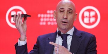 Investiga Fiscalía Anticorrupción a presidente de la FEF en España