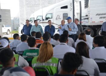 Seguridad y mejor infraestructura vial, ofrece Truko a transportistas de Nuevo Laredo