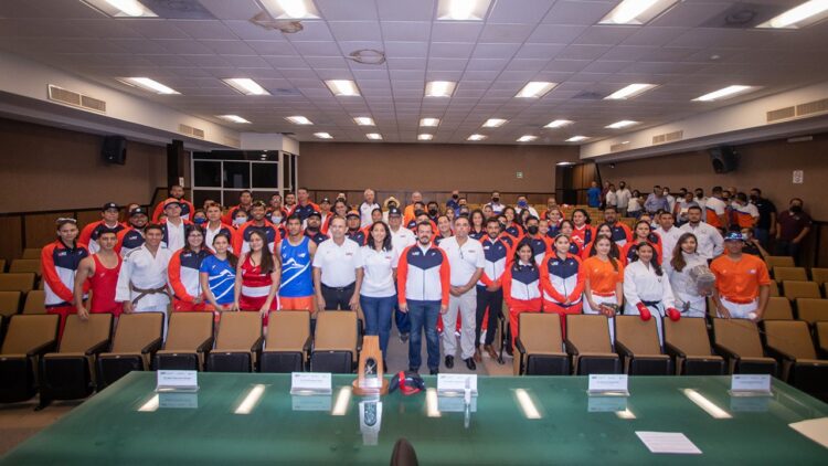 Abandera Rector a deportistas de la UAT rumbo a la Universiada 2022