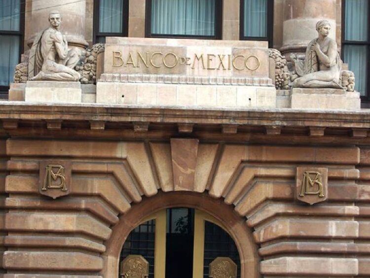 Banxico aumenta a 7% su tasa de interés para enfrentar inflación
