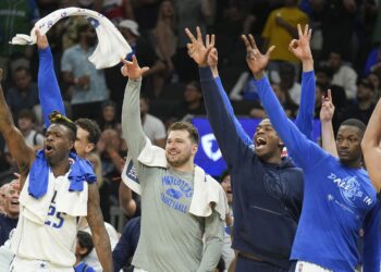 Mavericks se despiden de su afición tras quedar eliminados