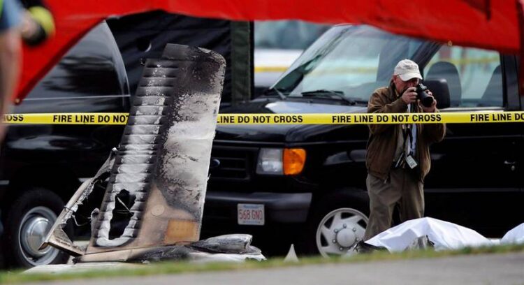 Avioneta se estrella en puente de Playa de Miami; un muerto y cinco heridos