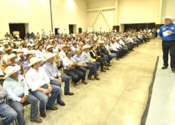 Dirigentes y productores del campo cierran filas con César Verástegui