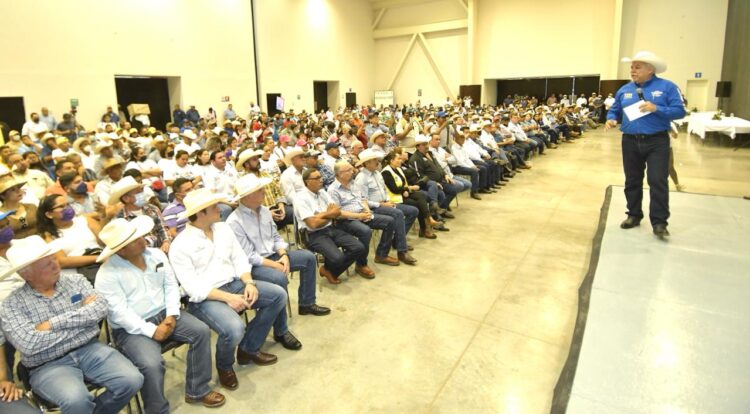 Dirigentes y productores del campo cierran filas con César Verástegui