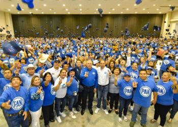 Toma protesta Truko Verástegui frente a los “porteros azules de la democracia”