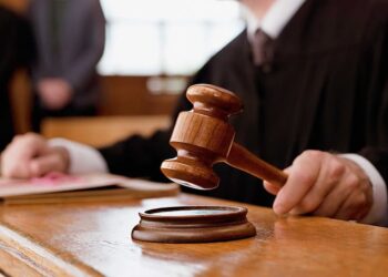 Reducen sentencia de abogado que dio información a narcos