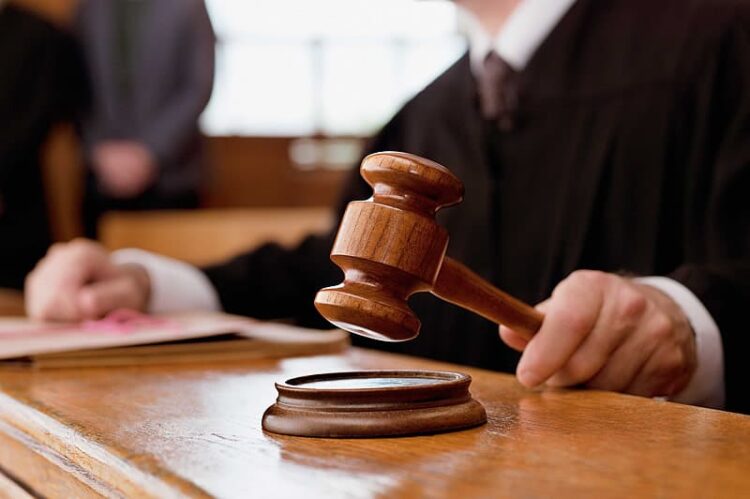 Reducen sentencia de abogado que dio información a narcos