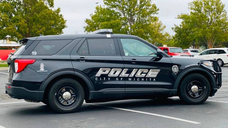 Fallecen 2 jóvenes durante balacera en fiesta de graduación en Kansas