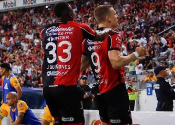 Atlas golea 3-0 a Tigres y pone un pie en la final