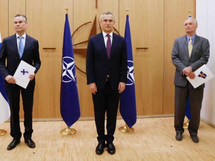 Finlandia y Suecia formalizan candidatura a la OTAN