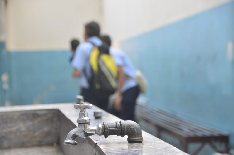 Carecen de agua más de 130 escuelas de educación básica