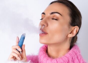 Cofepris emite alerta sanitaria “máxima” por vapeadores