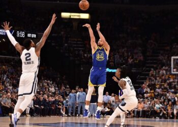 Warriors pegan primero ante Grizzlies 117-116