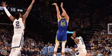 Warriors pegan primero ante Grizzlies 117-116