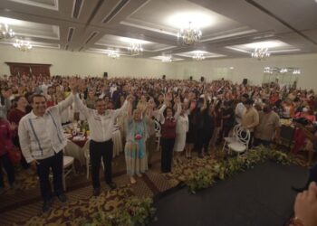 Las mujeres vivirán en paz y se les respetará, compromiso de Américo Villarreal