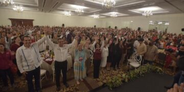 Las mujeres vivirán en paz y se les respetará, compromiso de Américo Villarreal