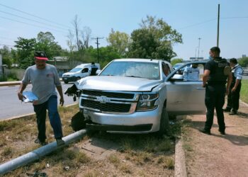 Ebrio choca y “charolea” ser chofer de la coordinadora de Morena