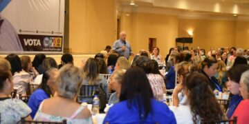 Ofrece Verástegui  en Nuevo Laredo crear la Secretaría de la Mujer