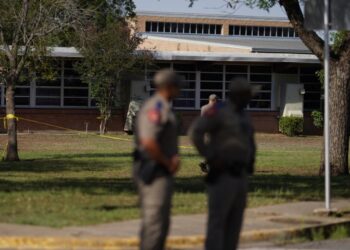 Tirador de Texas avisó por facebook de masacre minutos antes de abrir fuego