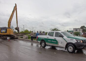 Continúan labores de desazolve de drenes para el pronto desagüe de colonias afectadas con lluvias
