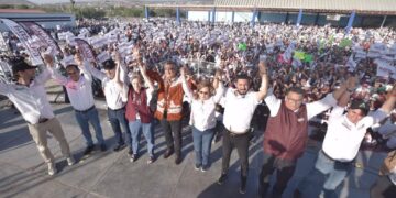 Recibe Américo Villarreal cuera tamaulipeca y bastón de mando en Tula