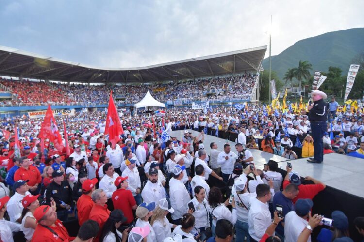 Cierra Truko Verástegi campaña en Victoria con parque de béisbol lleno