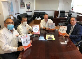 Entrega Sección 30 del SNTE pliego petitorio salarial al Gobierno de Tamaulipas