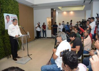 Desmiente y enfrenta Américo Villarreal al gobernador García Cabeza de Vaca