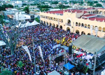 Verástegui cierra campaña con plaza hidalgo llena en Nuevo Laredo