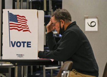 Rechazan electores de Cameron construcción de centro de espectáculos