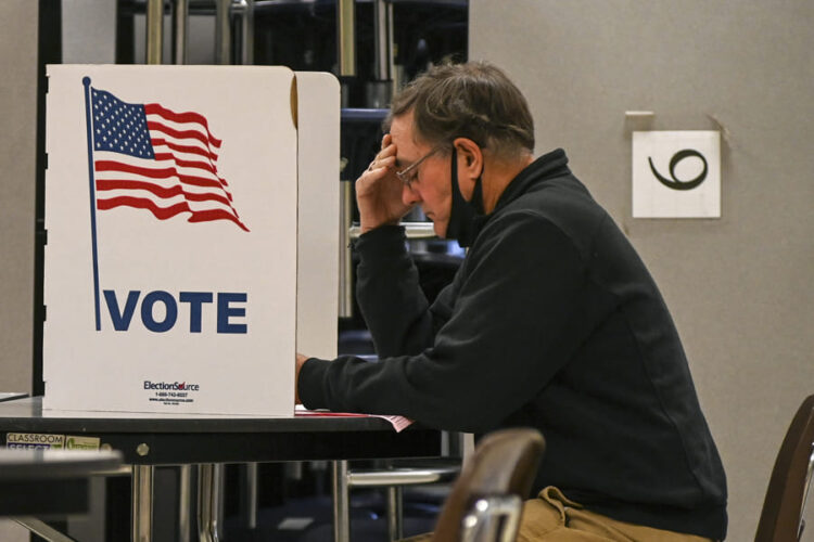 Rechazan electores de Cameron construcción de centro de espectáculos