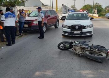 Lesionan a motociclista en accidente