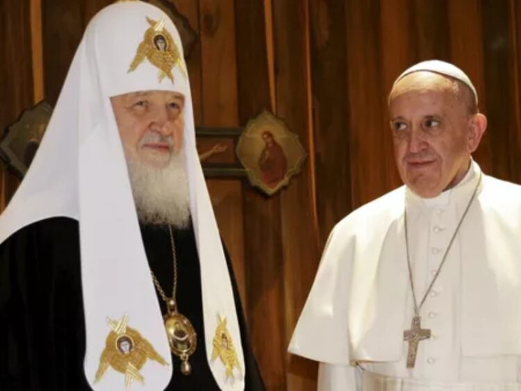 Papa Francisco encara a patriarca ruso: “no seas monaguillo de Putin”