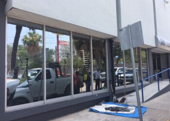 Cansado por fallas del internet quiebra vidrios en TELMEX-Victoria