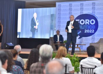 Presenta Verástegui propuestas en la Cámara Nacional de Comercio de Victoria