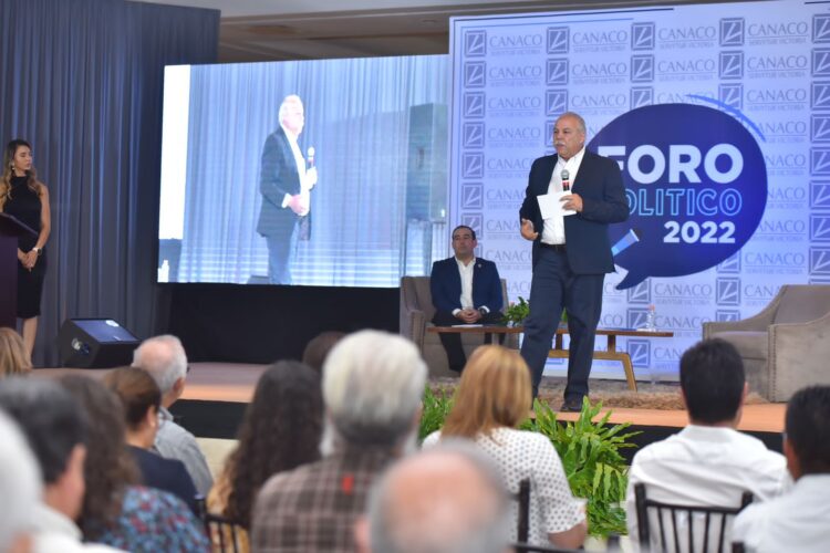 Presenta Verástegui propuestas en la Cámara Nacional de Comercio de Victoria