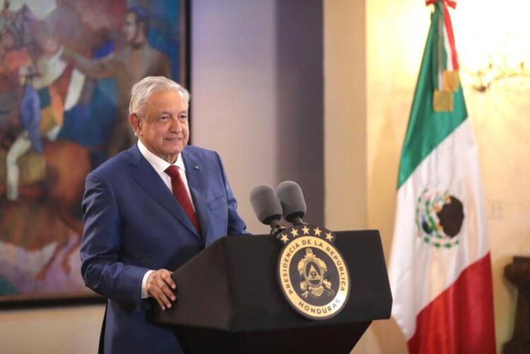 AMLO rompe protocolo en Honduras: ‘Apoyamos reforma eléctrica de Xiomara Castro’