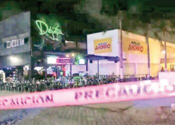 Atacan a tiros cuatro bares en Cancún; un muerto y seis heridos, al menos