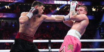 Canelo Álvarez es exhibido por Dmitry Bivol; pierde por decisión unánime