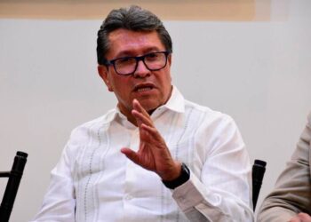 Necesario que comparezca titular de Comunicaciones y Transportes por crisis aeroportuaria: Monreal