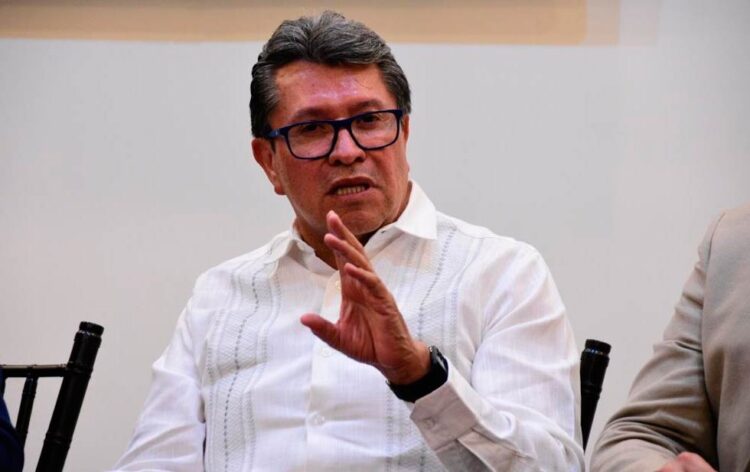 Necesario que comparezca titular de Comunicaciones y Transportes por crisis aeroportuaria: Monreal