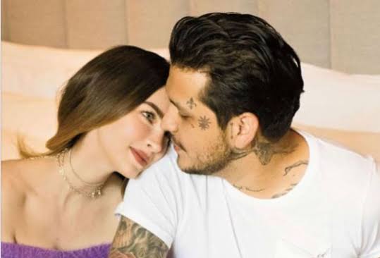 Nodal expone a Belinda por culpa de mamá de Belinda