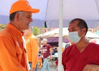 Afirma Diez que está en segundo lugar en encuestas, pero no muestra sondeos