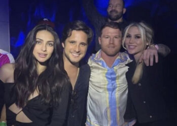 Canelo Álvarez cantando con Diego Boneta!