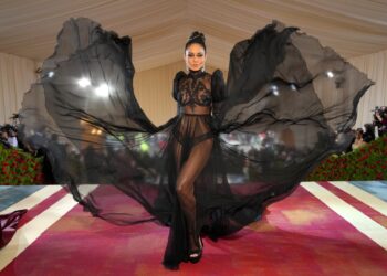 Vanessa Hudgens se lució en la MET Gala 2022