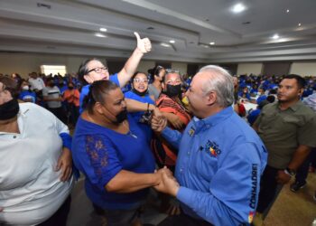 Se reúne Truko con miles de mujeres de Nuevo Laredo