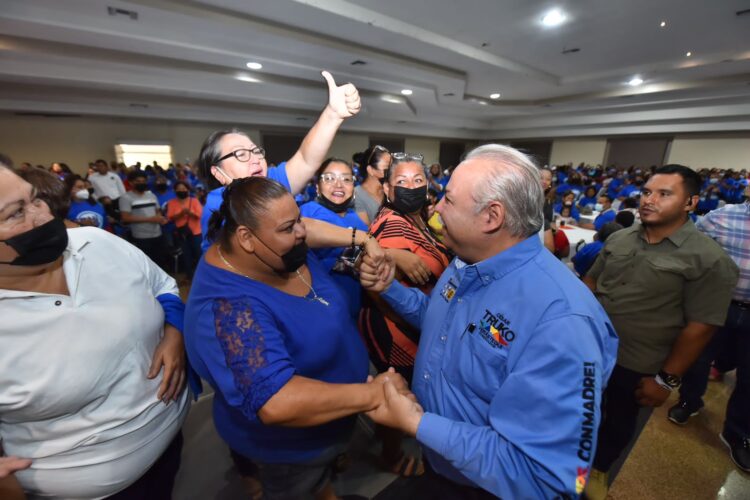 Se reúne Truko con miles de mujeres de Nuevo Laredo