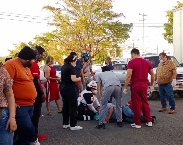 Trasladan grave a adulto mayor luego de ser arrollado por camioneta