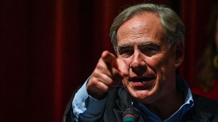 Pese a masacre en escuela, gobernador defiende uso de armas en Texas